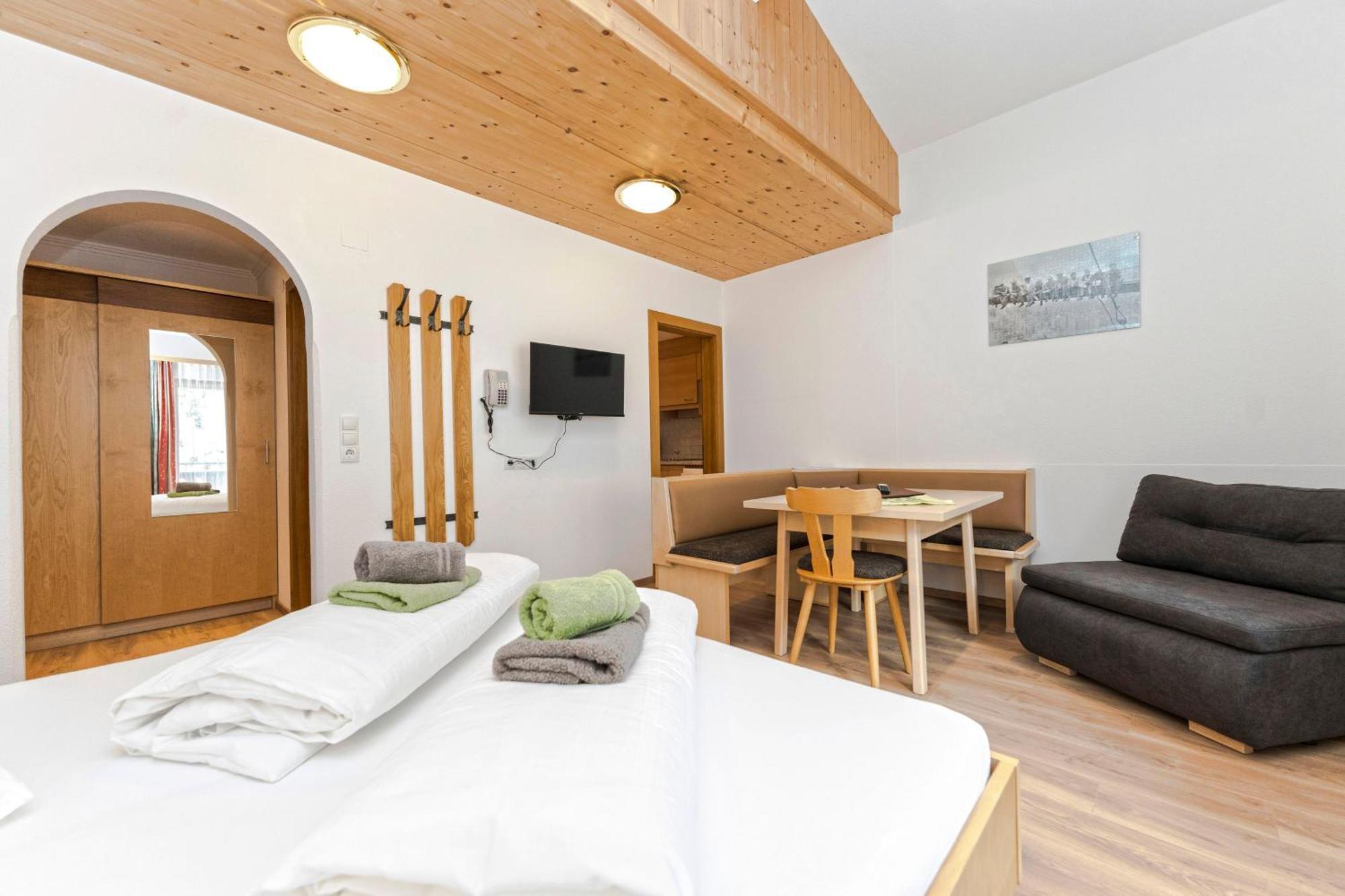 Hotel Garni Siegele - Inklusive Silvretta-Card Premium 이스크글 외부 사진