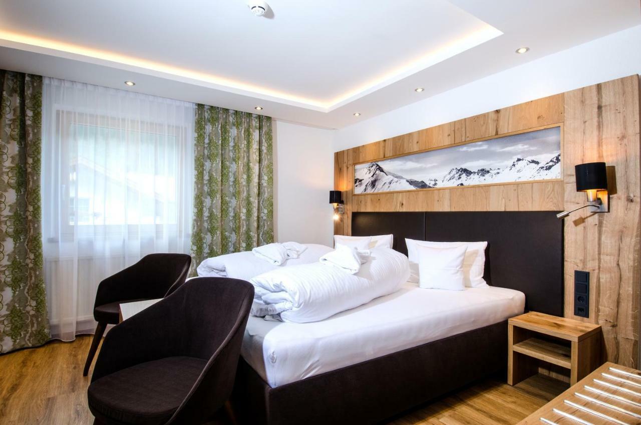 Hotel Garni Siegele - Inklusive Silvretta-Card Premium 이스크글 외부 사진