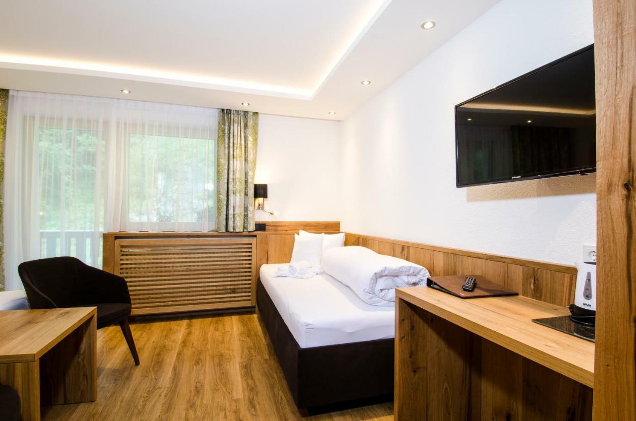 Hotel Garni Siegele - Inklusive Silvretta-Card Premium 이스크글 외부 사진