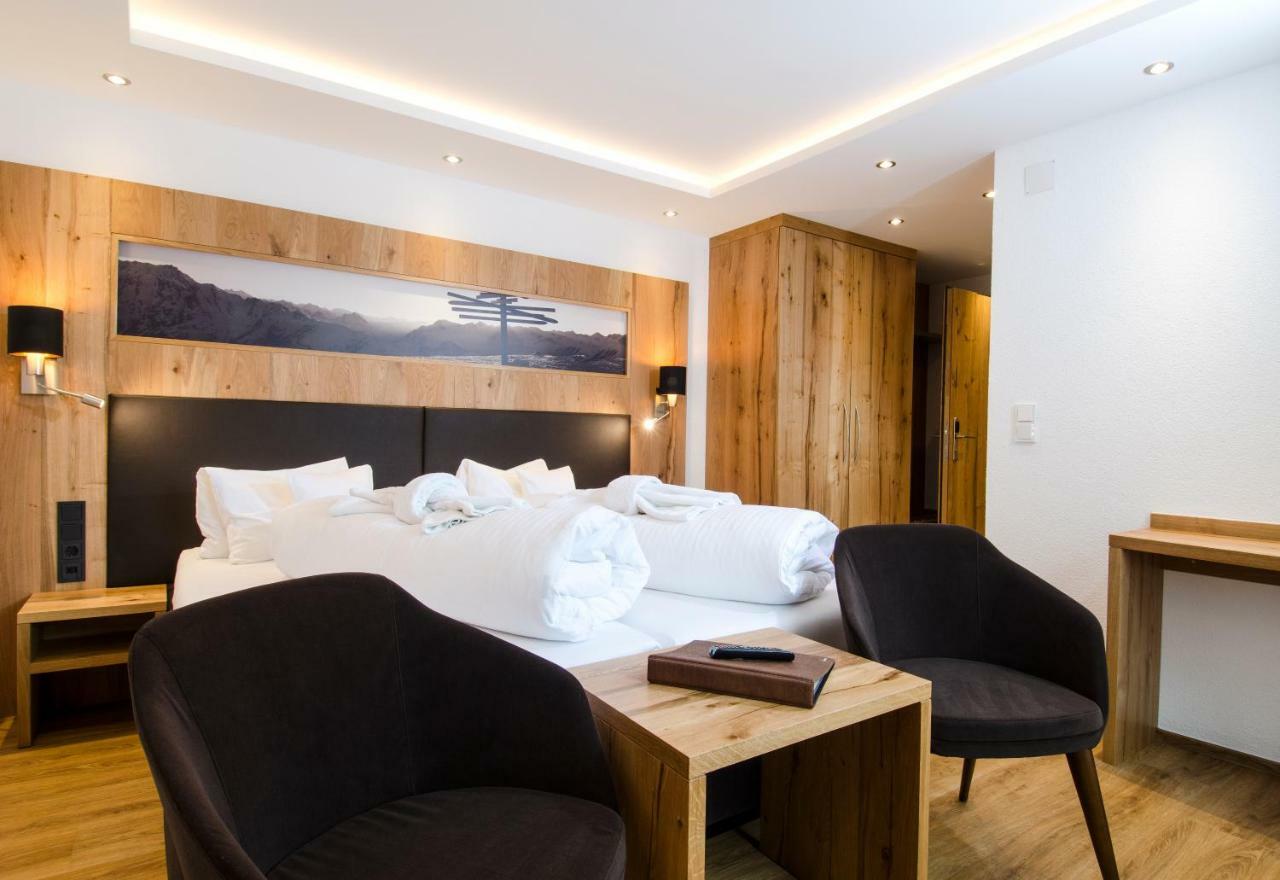 Hotel Garni Siegele - Inklusive Silvretta-Card Premium 이스크글 외부 사진