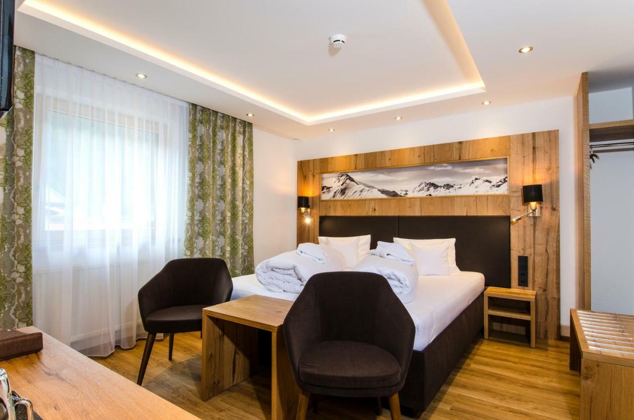 Hotel Garni Siegele - Inklusive Silvretta-Card Premium 이스크글 외부 사진